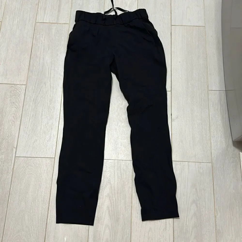 Lululemon 2 NWT black on the fly 25” pant